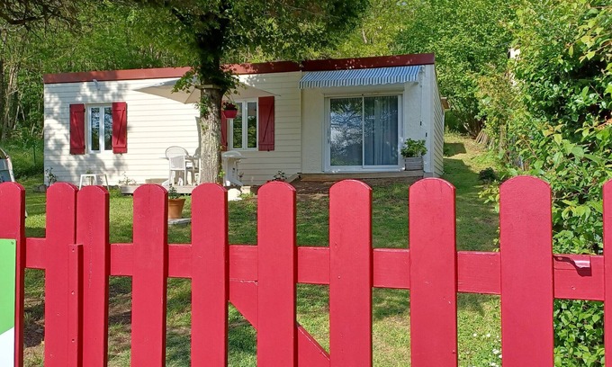 Le Menoux Cottage | Charming Berry House: Garden, Parking, Near Creuse Valley & Art Village, All-Inclusive Amenities