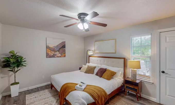 Arlington Apartment | Charming BOHO 2-bedroom apartment walkable to AT&T stadium,global life Arlington