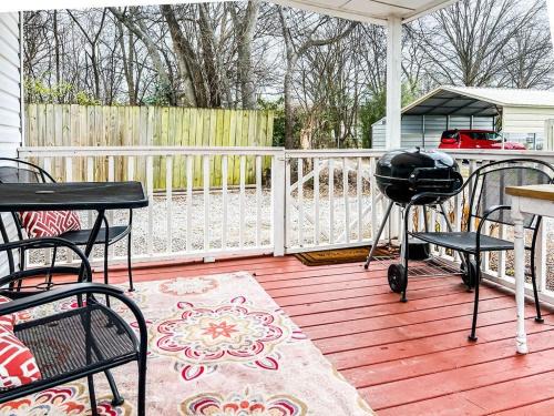 Huntsville House | Charming Boutique Shotgun-Walk to Five Points Shops