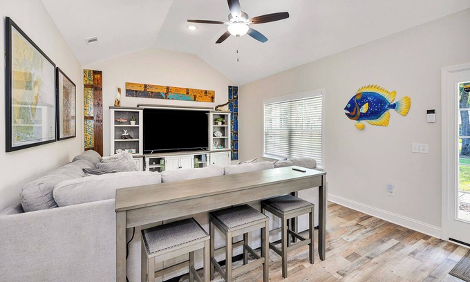 Darien House | Charming Brand New 3/2 Home- Downtown Darien 5 min away-High Speed internet
