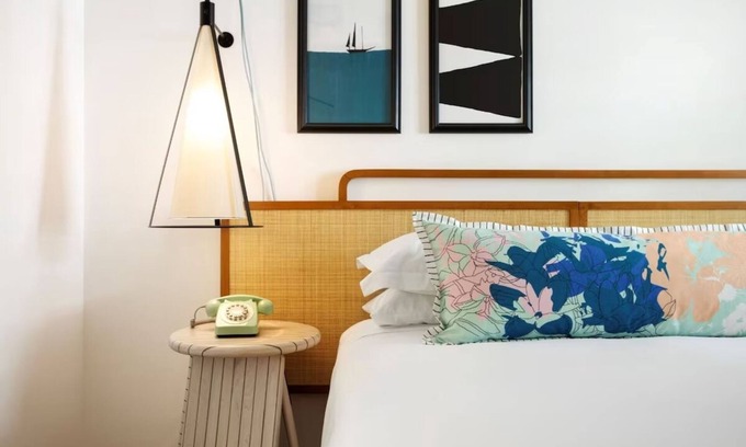 Old Town Hotel | Charming Bungalow Perfect for Families! Free Breakfast and Pool Access