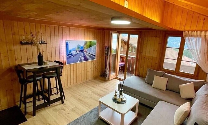 Schwanden bei Brienz Apartment | Charming chalet with lake & mountain view