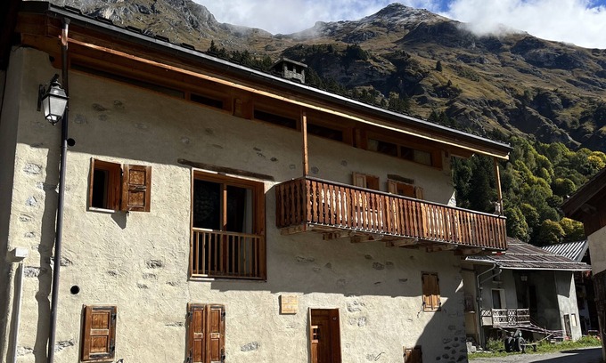 Champagny-en-Vanoise Ski Chalet | Charming chalet in Champagny-en-Vanoise (La Grange à Mémé Joséphine)