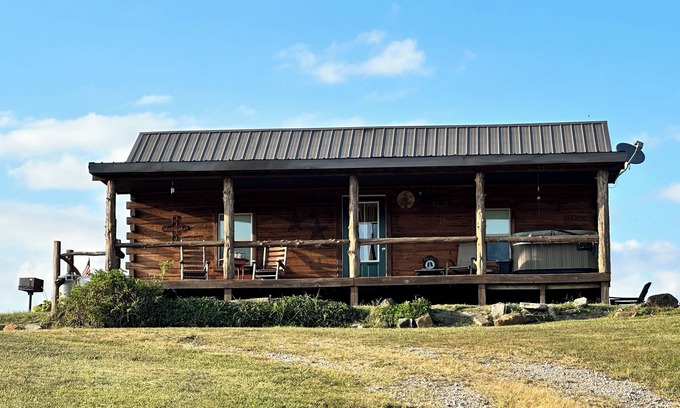 Hardin County Cabin | Charming cabin near Garden of the Gods
