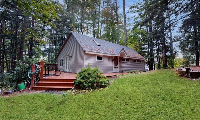 Monmouth House | Charming Cabin with Serene Woodland Views and Modern Comforts