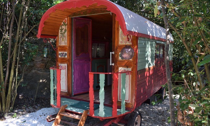 Vallauris Cabin | Charming caravan in a green setting near the beach