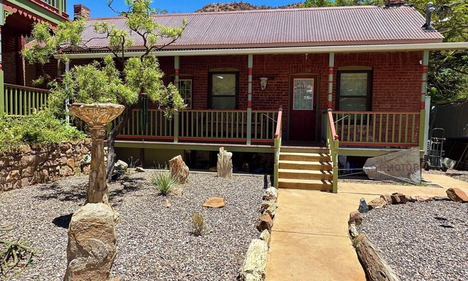 Bisbee House | Charming casita in Historic Brewery Gulch walking distance to everything!