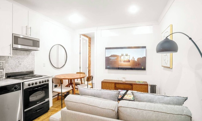 Tudor City Apartment | Charming & Central NYC Getaway Near Empire State & Grand Central with 2BR 1Bath