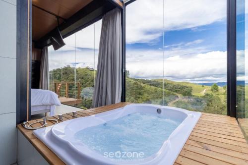 Anitapolis House | Charming chalet with fireplace and hot tub! VST034