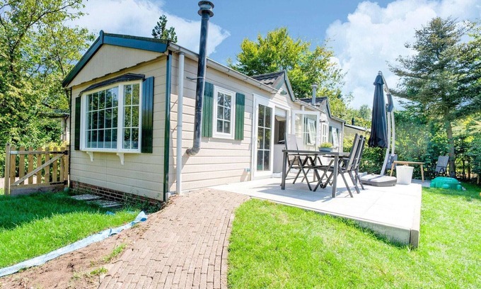 Stegeren Ski Chalet | Charming Chalet in Stegeren near Forest