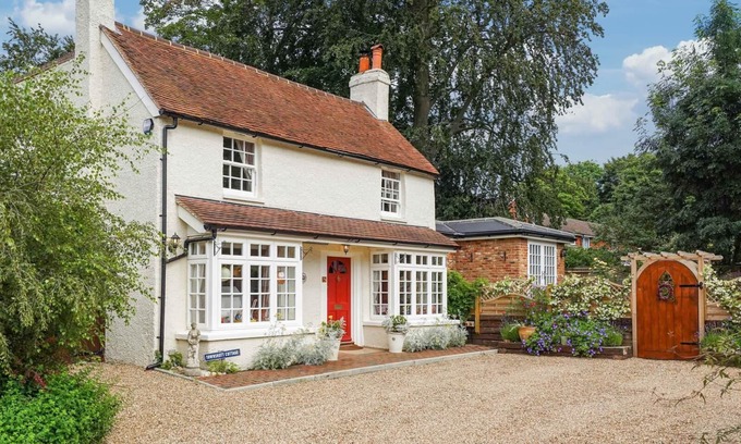 Bookham Cottage | Charming character cottage just moments from quaint Surrey village