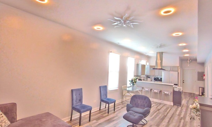 Greater Grand Crossing Apartment | Charming Chicago 3-bed/1 Bath Apartment. Extend Stay Discount