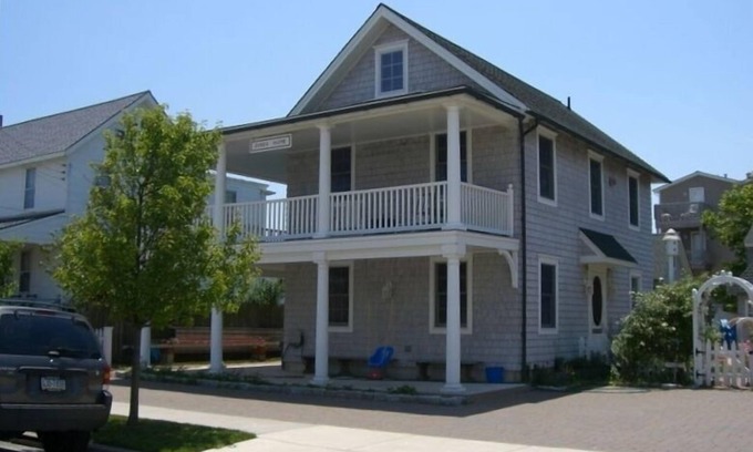 Sea Isle City Cottage | Charming, Clean Cottage: One Week Left for Summer 2023 - week of June 17th