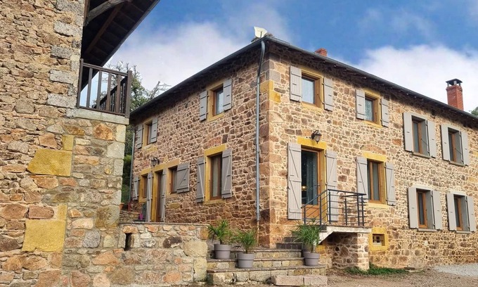 Belmont-de-la-Loire Cottage | Charming cottage with terrace, pets allowed, modern comfort