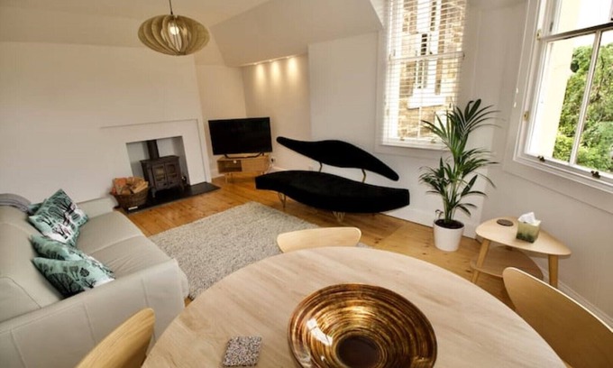 Aberlady House | Charming coach house by the sea.