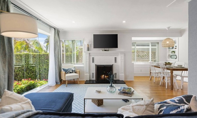Beach Barber Tract House | Charming Coastal Cottage - Windansea Beach Walkable