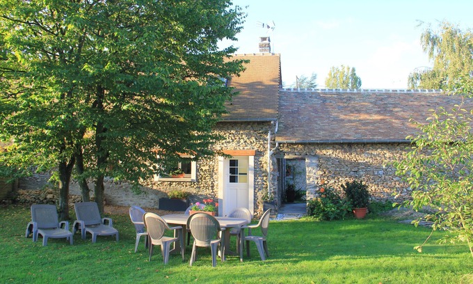Houlbec-Cocherel Cottage | Charming, comfortable 3-star gite in the center of a quiet, wooded village.