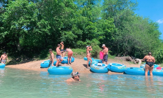 Fentress Cabin | Charming, Comfy Cabin on the San Marcos River!