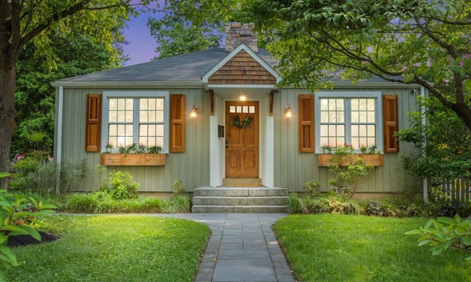 North Wales House | Charming & Comfy ☀ Near Trails ☀ Fireplace ☀ Patio