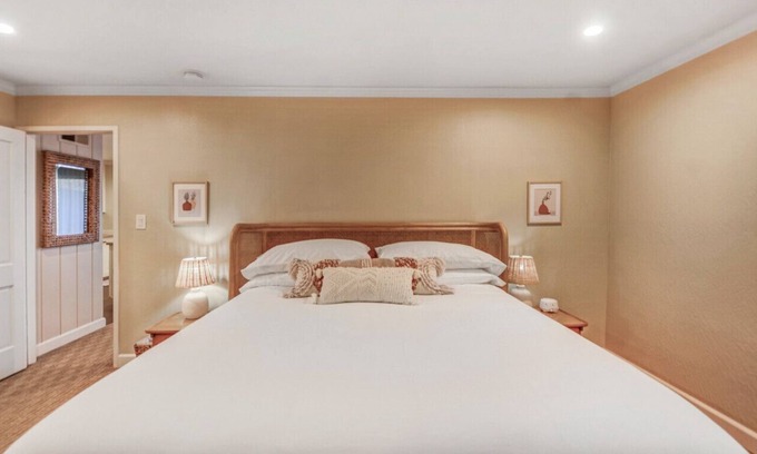 Napa Condo | Charming Condo: King Bed, Pool Access, 2 Patios