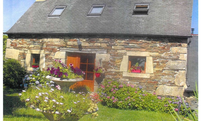 Tredrez-Locquemeau House | Charming cottage. Sea View Garden