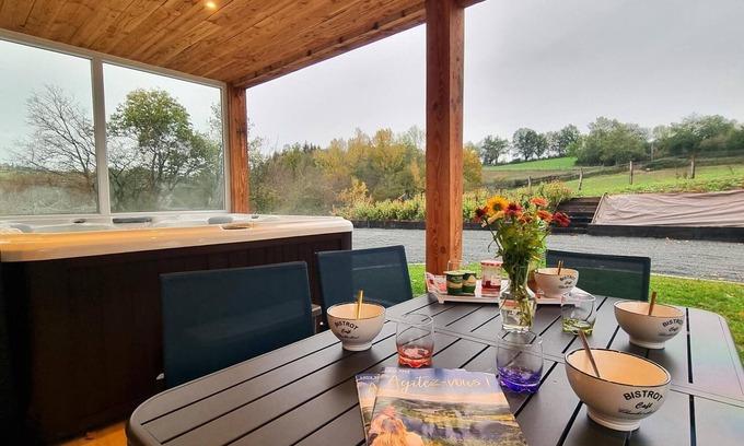 Pouilly-les-Feurs Cottage | *Charming Cottage with Spa, Spacious Balcony, and Modern Amenities Near Scenic Nature*