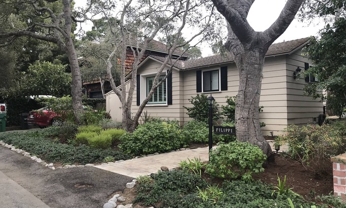 Golden Rectangle Cottage | Charming Cottage In Golden Rectangle! nEasy close walk to town and beach.
