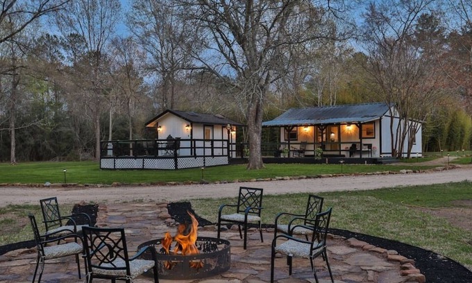 Montgomery Cabin | Charming Cottage 7+ Acres & Pond