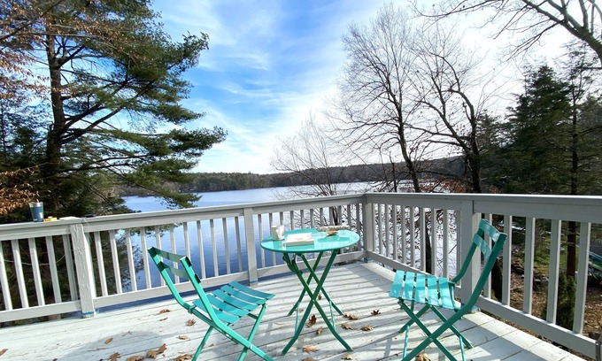 Ashburnham House | Charming Cottage by the Lake