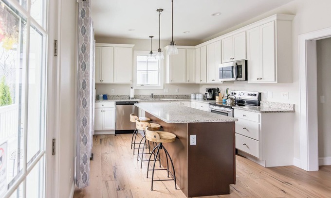 Warm Springs House | Charming Cottage Getaway, just Steps to the Warm Springs Pools!