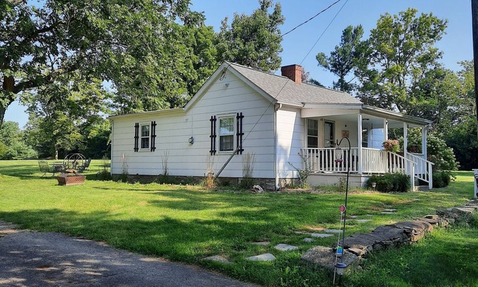 Lexington Cottage | Charming Cottage Home On A Farm In The Kentucky Horse Country! Relax!