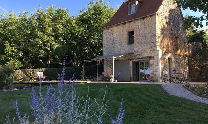 Chourgnac Cottage | Charming cottage in black Perigord