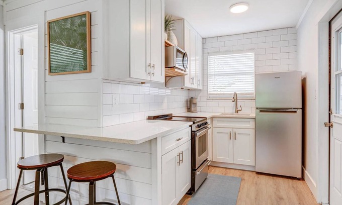 North River Shores Cottage | Charming cottage in delightful Stuart with AC, WiFi