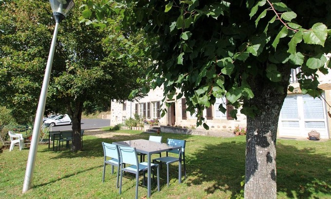 Lorcieres Cottage | Charming cottage in Lorcières with TV, BBQ, and pet-friendly