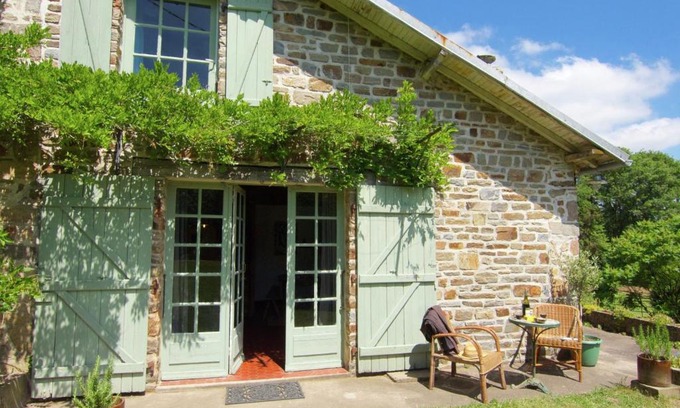 Ladignac le Long House | Charming Cottage in Ladignac le Long with Garden