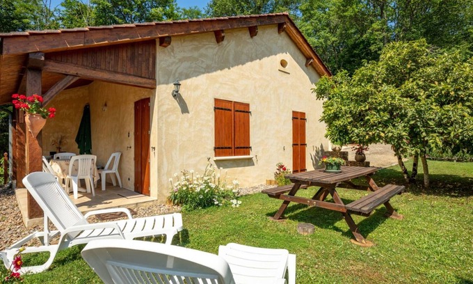 Tursac Cottage | Charming Cottage in the Heart of Vézère Valley with Terrace, BBQ, and WiFi