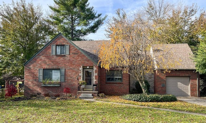 Ottawa House | Charming Cottage in Toledo's popular Old Orchard neighborhood!