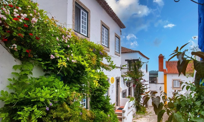 Obidos House | Charming cottage inside Óbidos castle