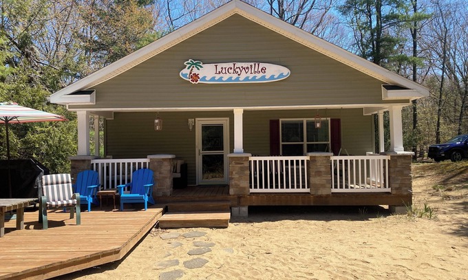 Shelby Cottage | Charming Cottage Luckyville with access to Lake Michigan