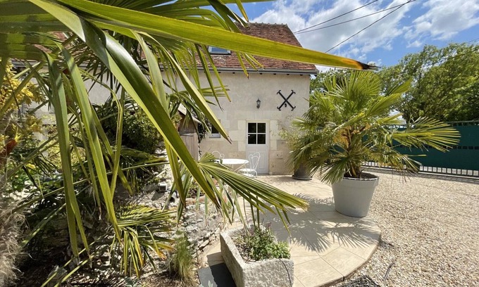 Cigogne Cottage | Charming Cottage near Loire Castles with Garden, WiFi, Parking, and Fully Equipped Kitchen