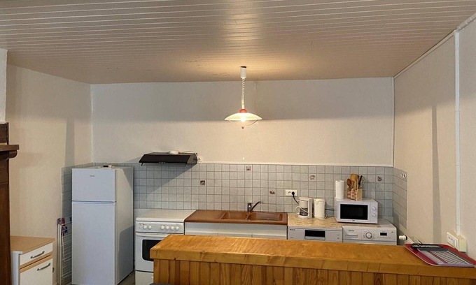 Drugeac Cottage | Charming Cottage Near Salers: BBQ, Garden, Pets Welcome, WiFi, Sleeps 4