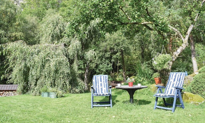 Kvinnherad House | Charming cottage on a secluded plot.