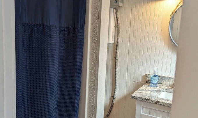 Pinckney Cottage | Charming cottage on Portage Lake