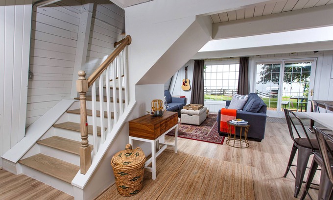 Kewaunee County Cabin | Charming Cottage on the Bay - 20 minutes to Sturgeon Bay or Green Bay!