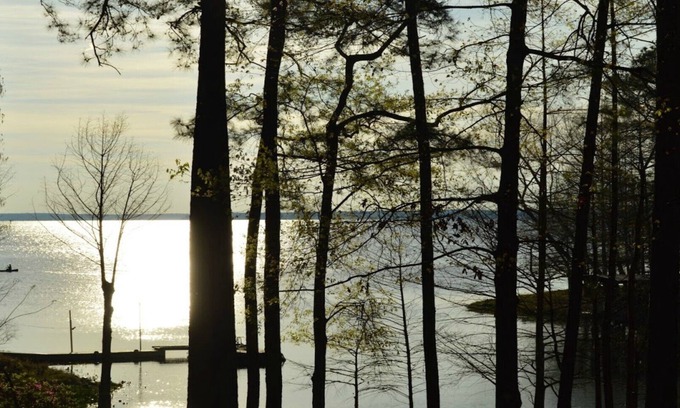 Negreet House | Charming Cottage Snuggled in Main Lake Cove with Perfect Location and Views
