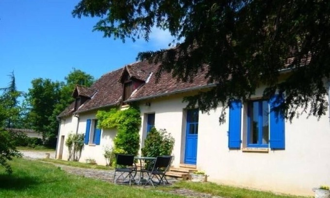 Sury-en-Vaux Cottage | Charming Cottage with Vineyard Views, WiFi, BBQ, and Bike Storage in Sury-en-Vaux