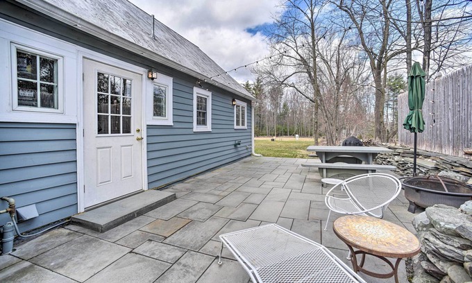 West Hurley Cottage | Charming Cottage w/Yard - 2 Mi to Tinker St!
