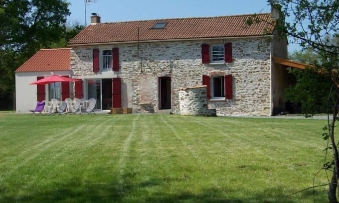 La Roche-sur-Yon Cottage | Charming Country House with Large Garden, Terrace, and Trampoline