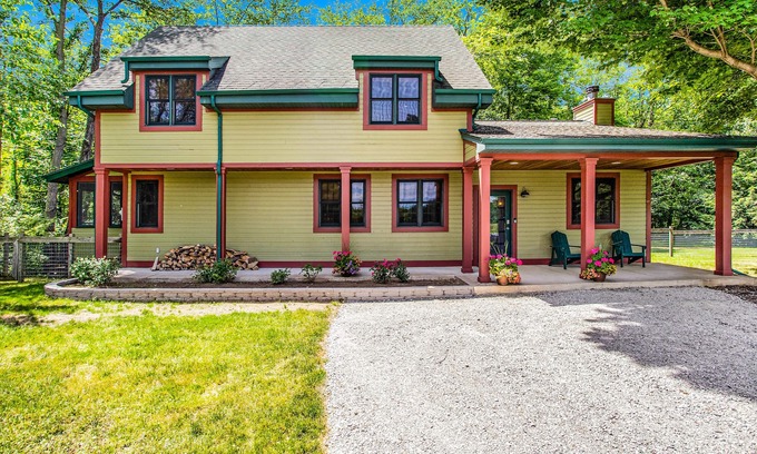 Three Oaks Cottage | Charming country cottage with screened porch, large yard, fireplace, & WiFi