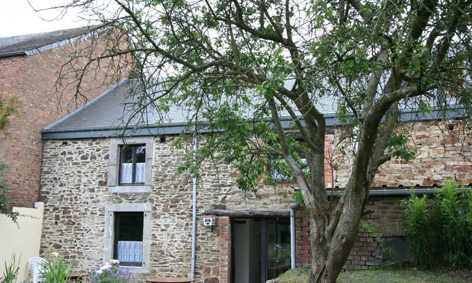 Sevry Cottage | Charming Country Cottage in Winenne with Garden